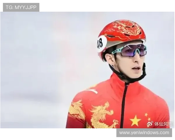 武大靖穿西装比平时帅多了，完全不像冰场上那个疯子嘛！